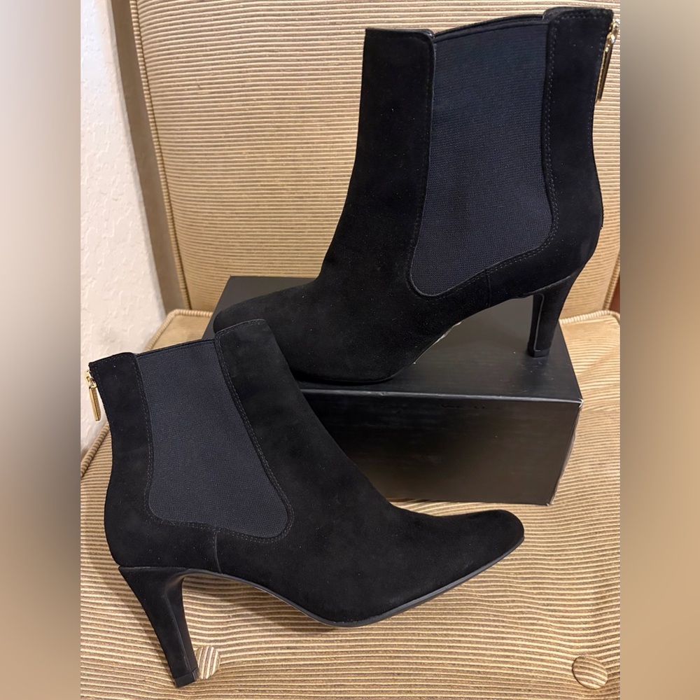 NWOT Ellen Tracy Cohen Women’s Suede Black Bootie - Size  9